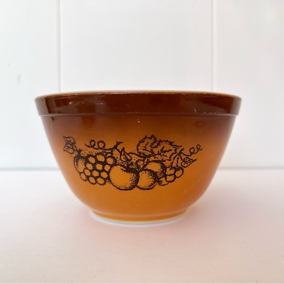PYREX Old Orchard Mixing Bowl 1.5 Pints - Picture 5 of 13